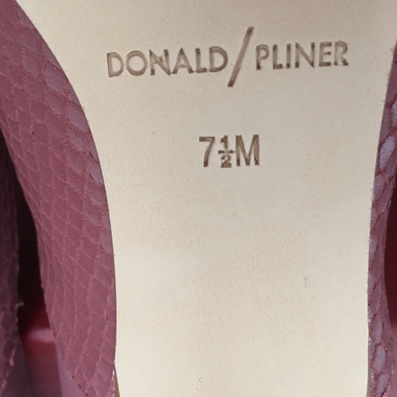 Donald/Pliner FELICITYUS Orchid Snake Print pumps - Picture 6 of 8